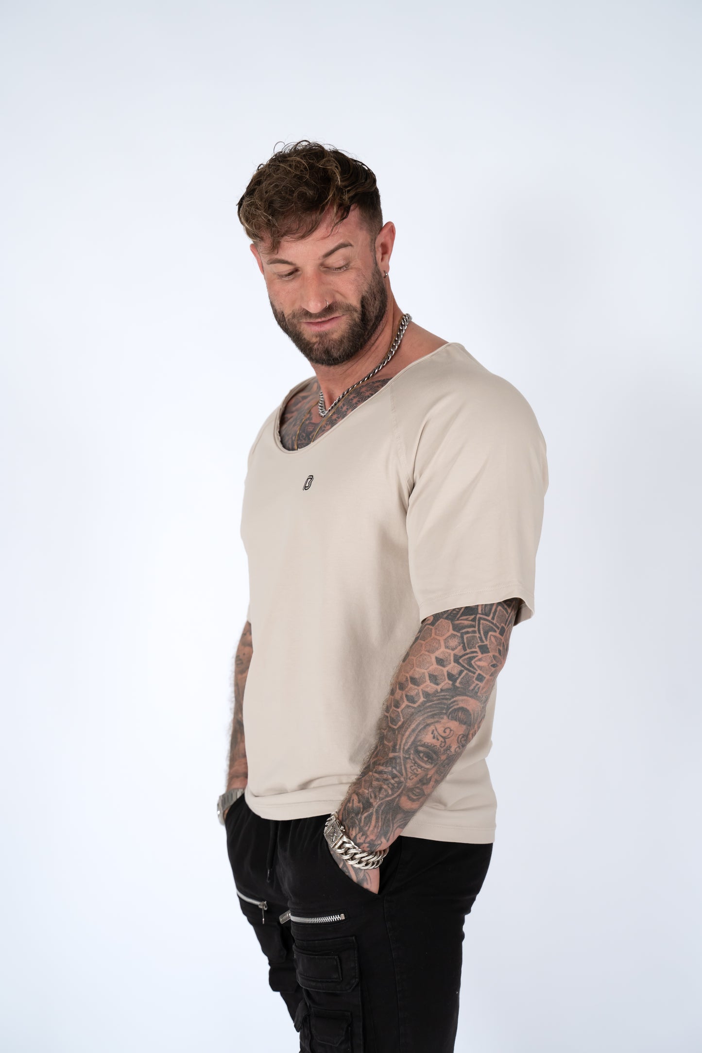 Belator T-shirt raw edge neck White