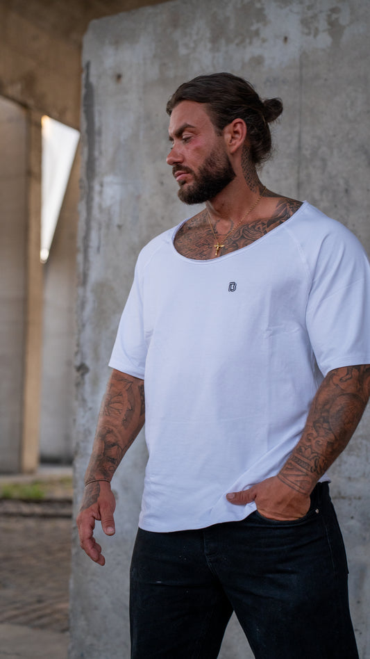 Belator T-shirt raw edge neck White