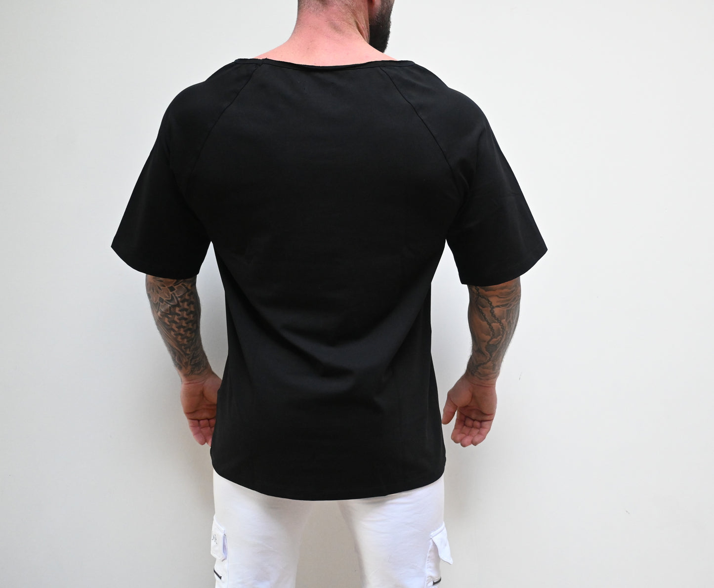 Belator T-shirt raw edge neck Black