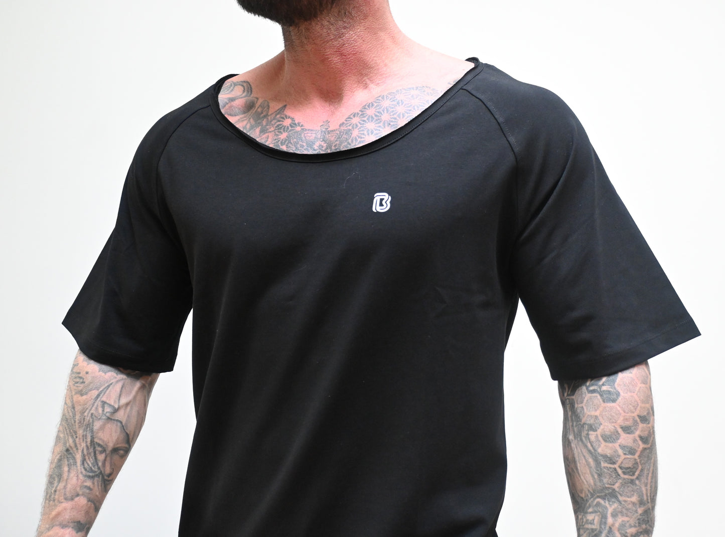 Belator T-shirt raw edge neck Black